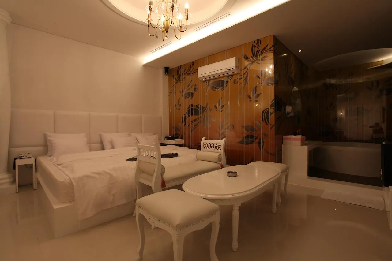 Nine Star Hotel Seoul 2*,