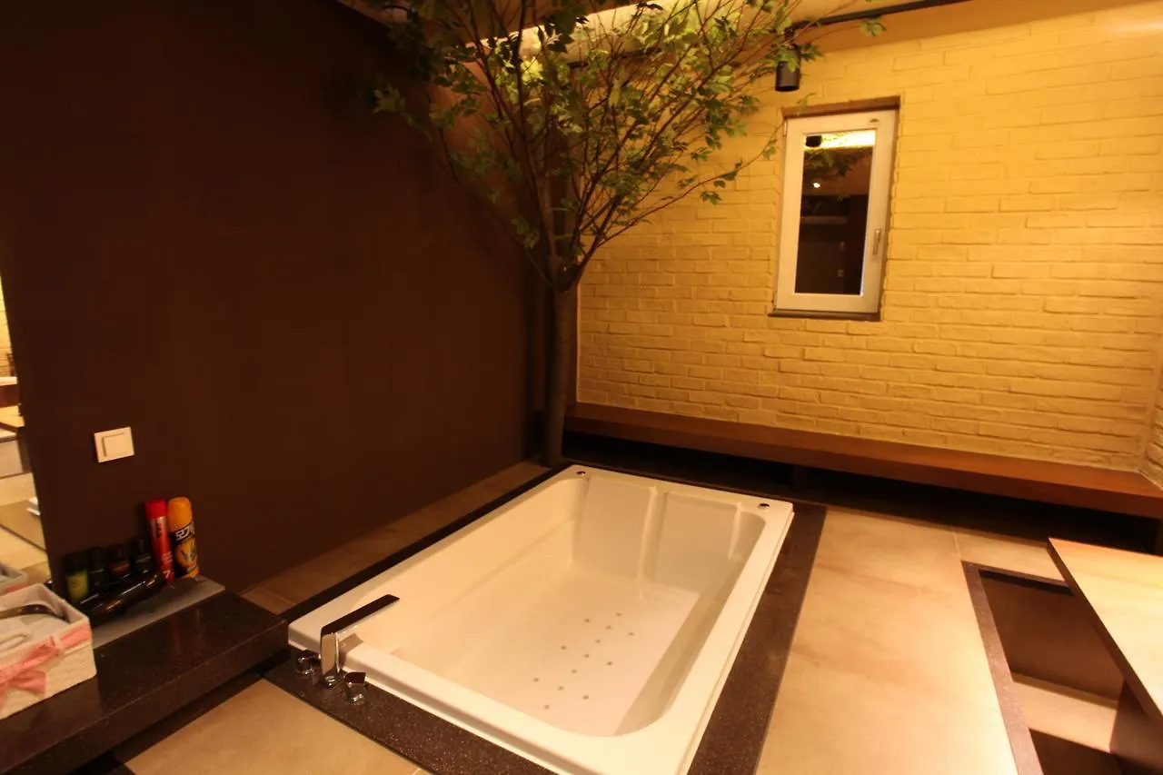 Nine Star Hotel Seoul 2*,